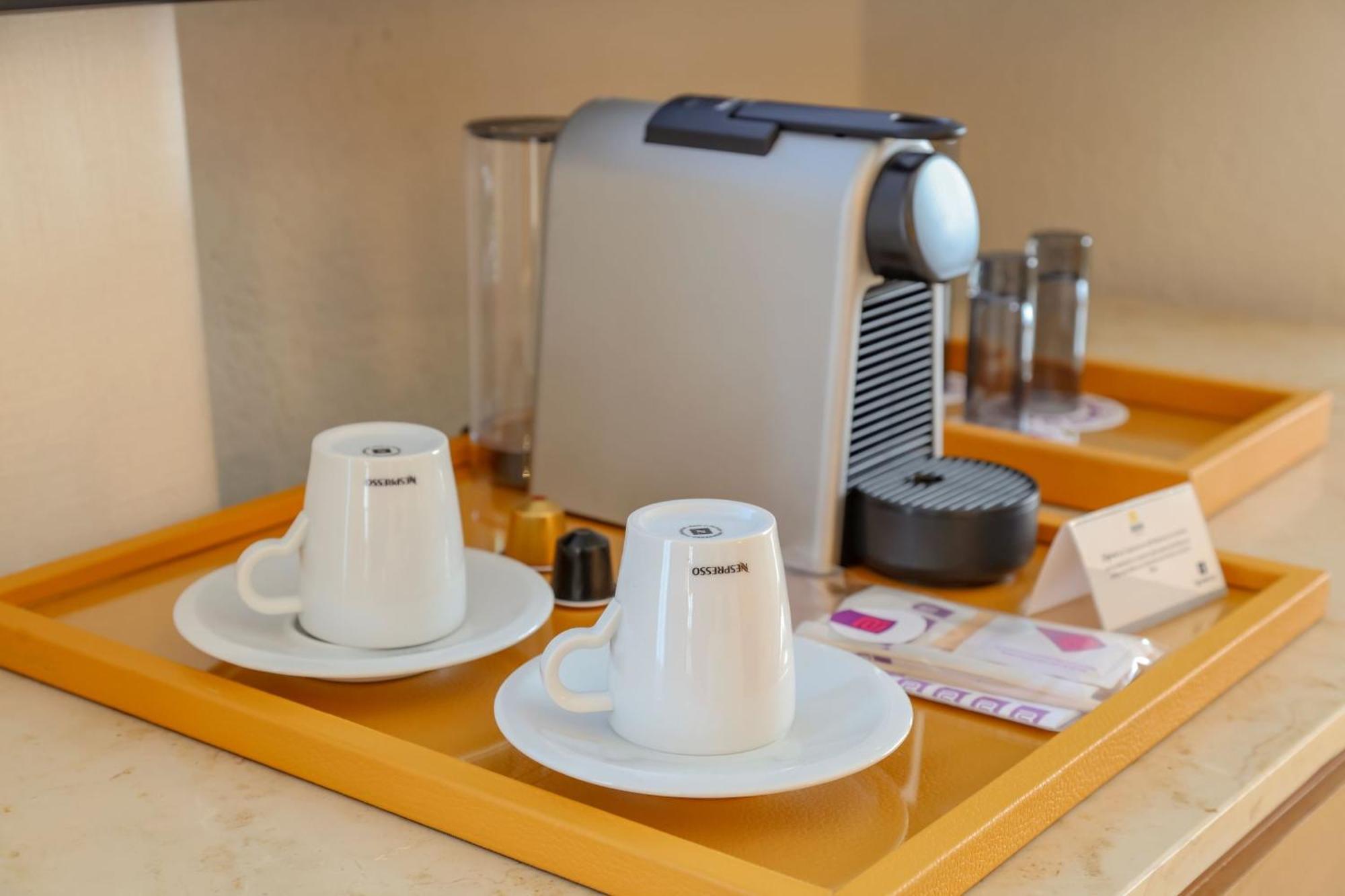 Camino Real Veracruz Dış mekan fotoğraf A Nespresso coffee machine in a hotel room