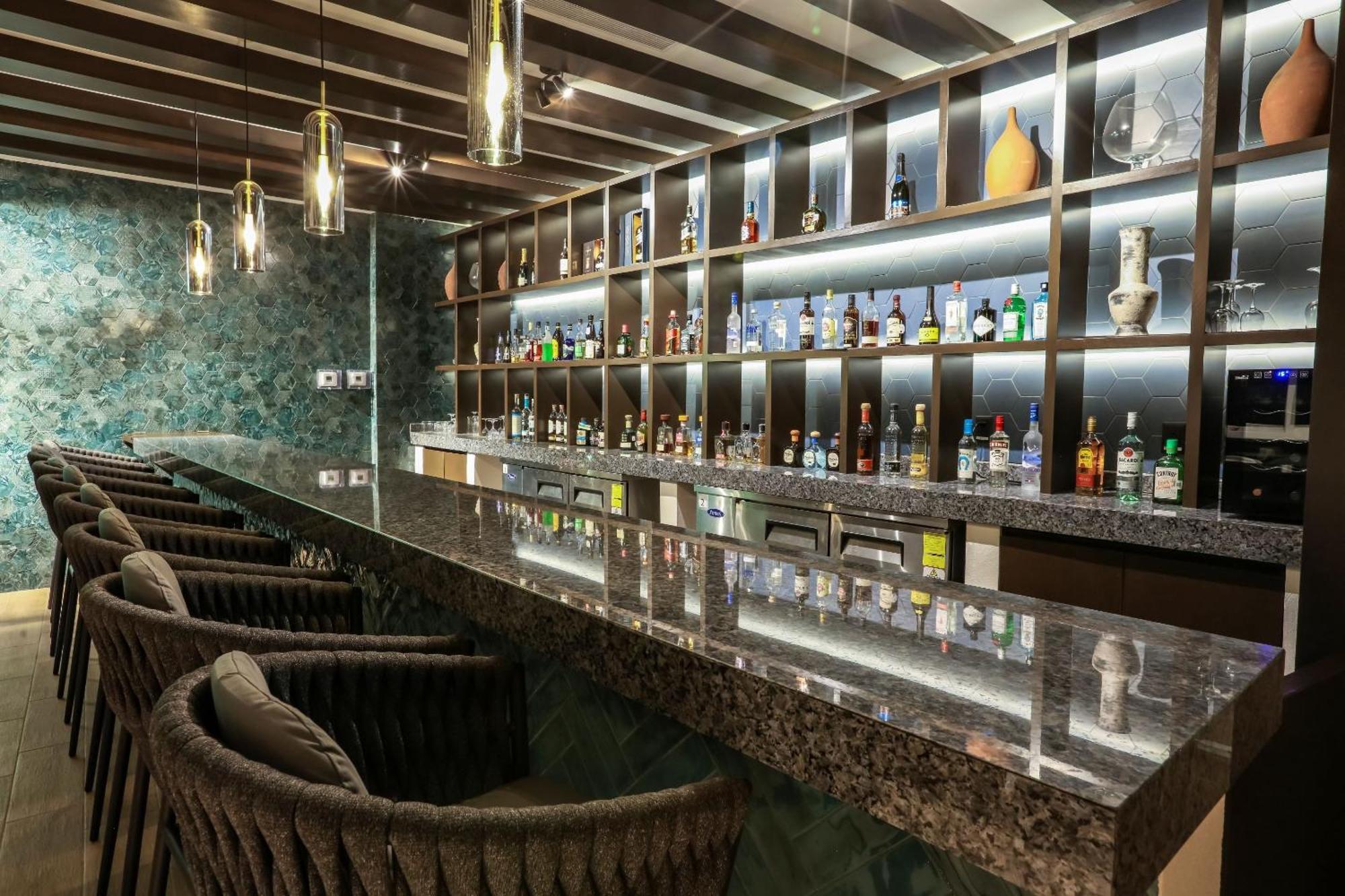 Camino Real Veracruz Dış mekan fotoğraf The bar at the lounge