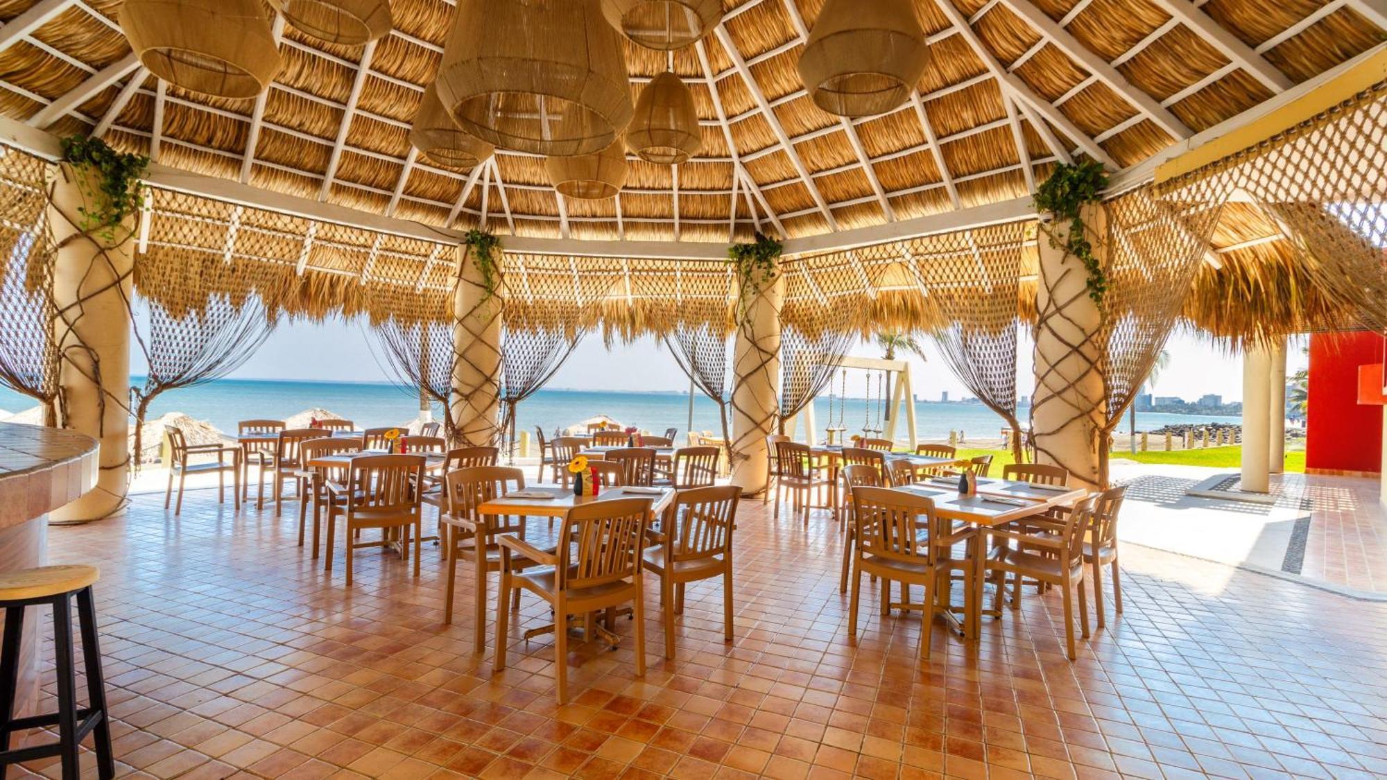 Camino Real Veracruz Dış mekan fotoğraf Restaurant in the resort