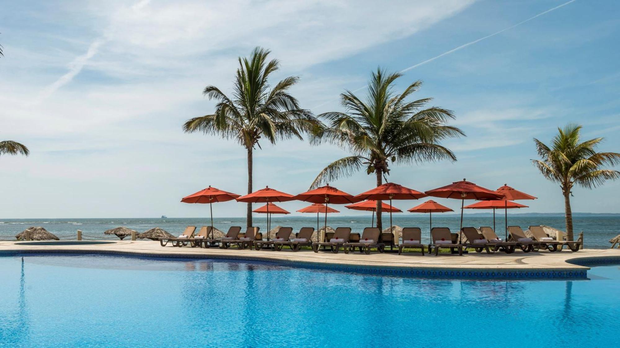 Camino Real Veracruz Dış mekan fotoğraf The pool at the Sheraton Nha Trang Hotel & Spa Resort